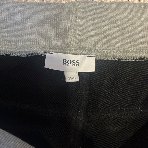 Hugo boss shorts Sz 14 - Picture 2 of 2